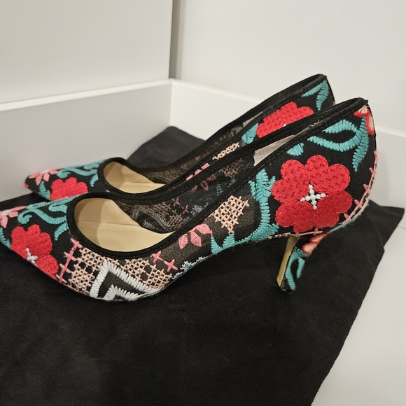 Neiman Marcus Printed Embroidered Accent Pumps Sz 8.5 EUC - Picture 3 of 8